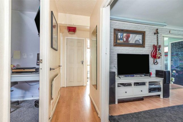 Flat 8, Pevensey House Castle Close, Reigate photo 4