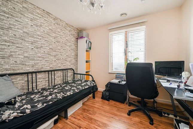 Flat for sale in Drayton Green Road, Ealing, London