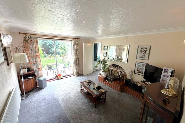 212, Brabazon Road, Hounslow photo 2