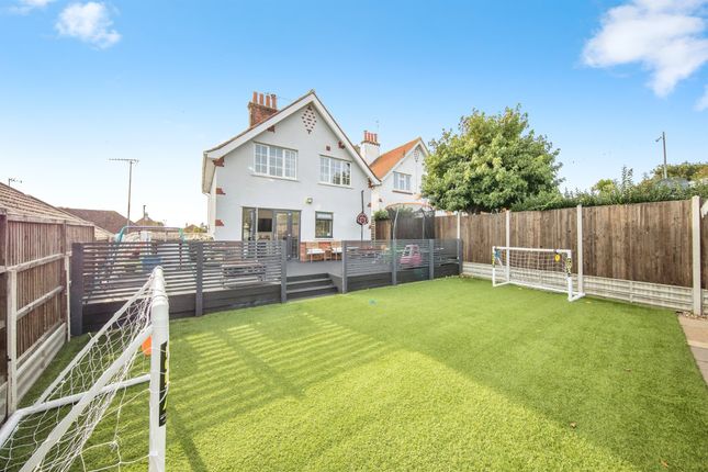 15, Fronks Avenue, Harwich photo 2