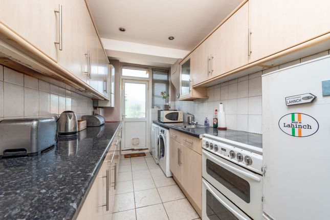41, Seymour Avenue, Morden photo 4