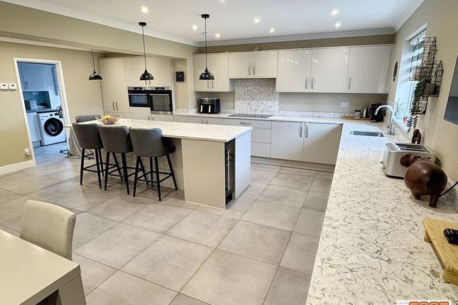 10, Garden Close, Hayling Island photo 2
