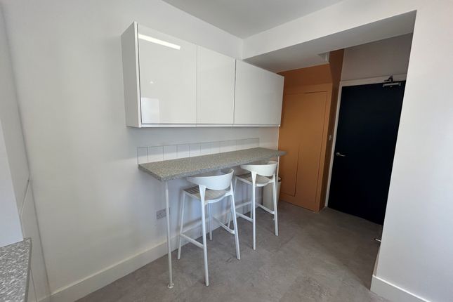 Room 2, Birkenhead photo 5