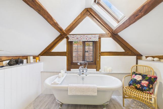 Cam01791G0-Pr0189-Still026