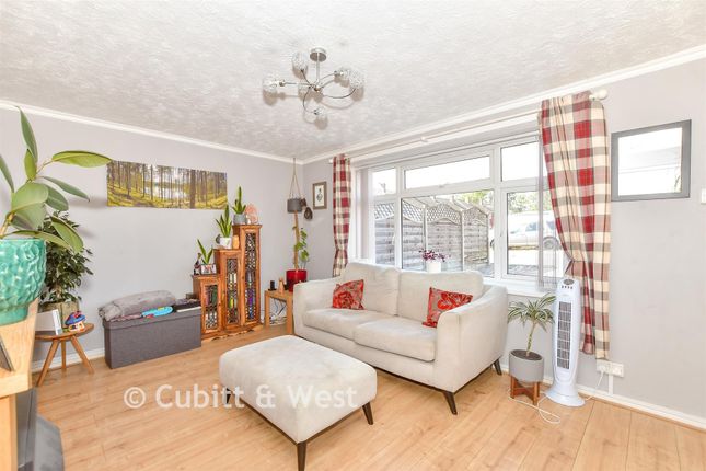 69, Priorsdean Crescent, Havant photo 2