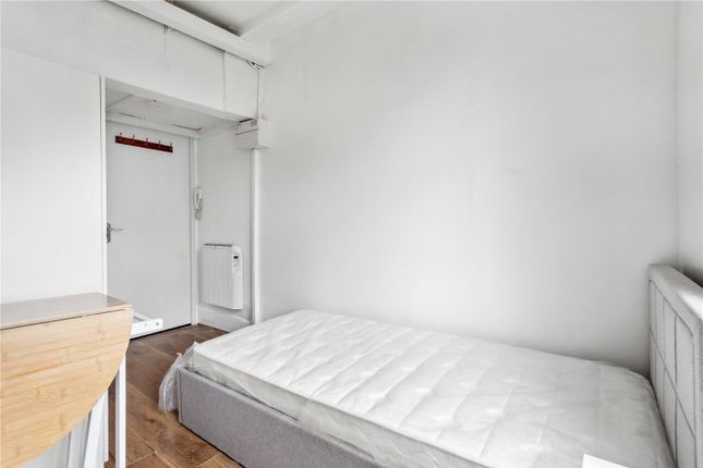 Flat E, 128, Upper Clapton Road, London photo 3