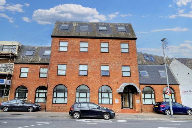 Thumbnail Flat for sale in Icknield House, 40 West Street, Dunstable, Bedfordshire