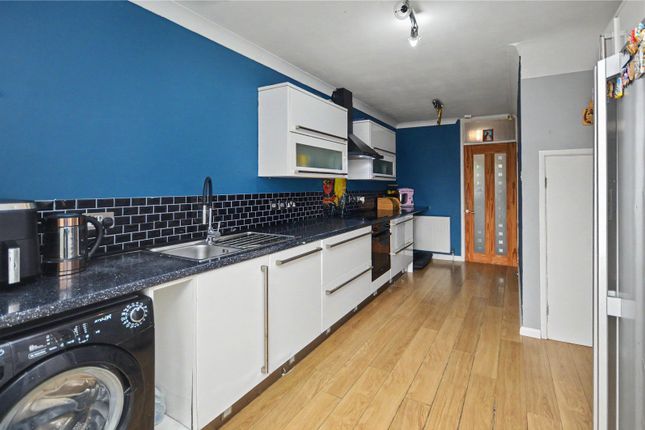 213, Bodmin Crescent, West Yorkshire photo 2