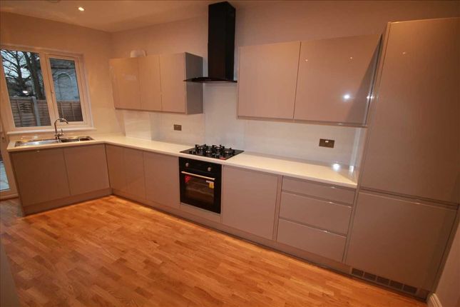 Flat 3, 301 Kingsbury Road, London photo 2