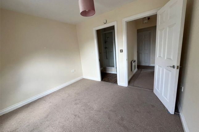 Flat for sale in Birmingham New Road, Bilston, West Midlands