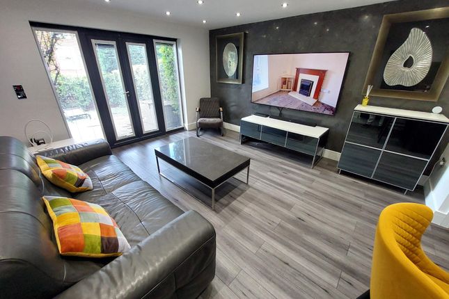 37, Stonemere Drive, Manchester photo 5