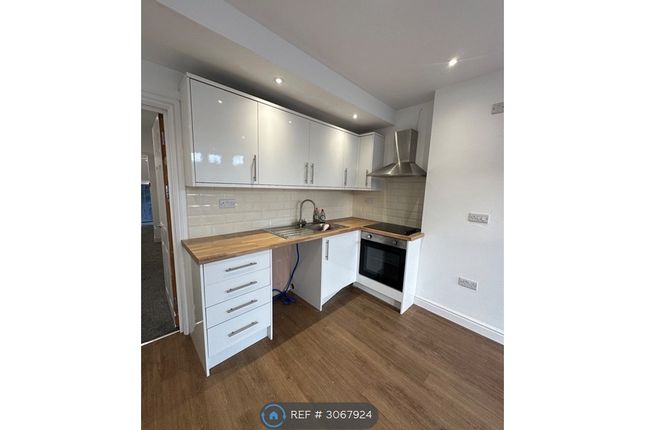 Flat, Madoc St, Llandudno photo 3