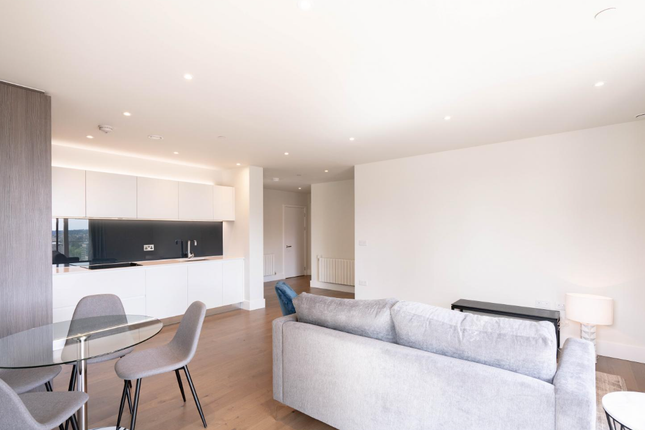 Flat 1003, Hopgood Tower, London photo 3