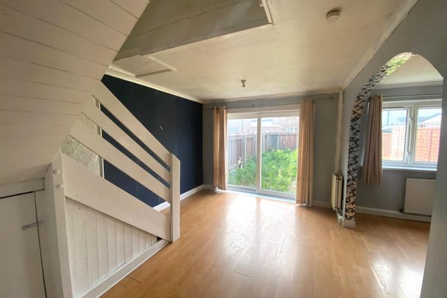 37, Manston Garth, Hull photo 2