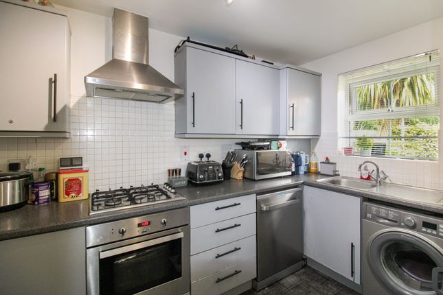 30, Haskins Drive, Farnborough photo 3