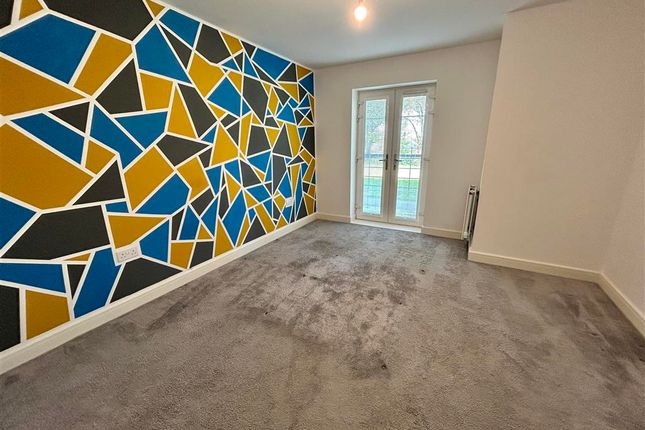 Flat for sale in Daffodil Crescent, Crawley, West Sussex