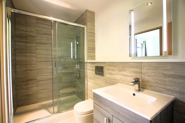 Flat10, Deepdene Court, Hopewood Park, Dorking photo 3