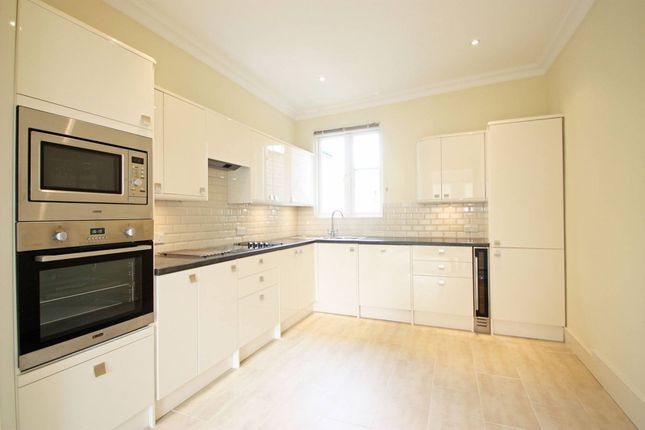Flat to rent in Thirsk, Battersea, London