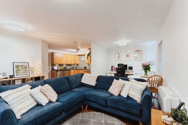 Flat 10, 7, Chapel View, Wirral photo 3