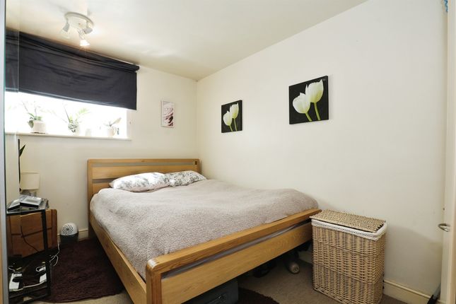Flat for sale in Cherry Orchard, Stratford-Upon-Avon