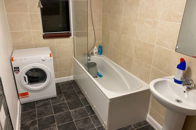 Sutton Avenue, Slough photo 3