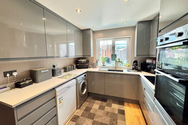 54, Queenhythe Road, Guildford photo 4