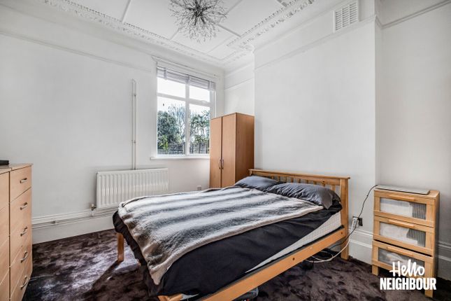 Flat to rent in Glenwood Road, London