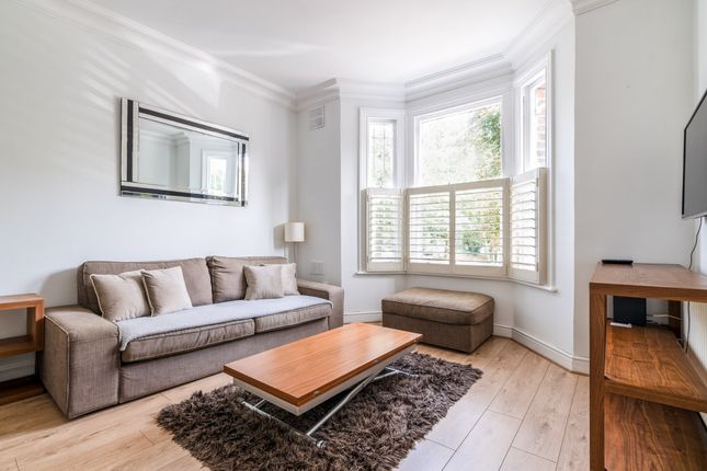 Flat to rent in St. James's Drive, London