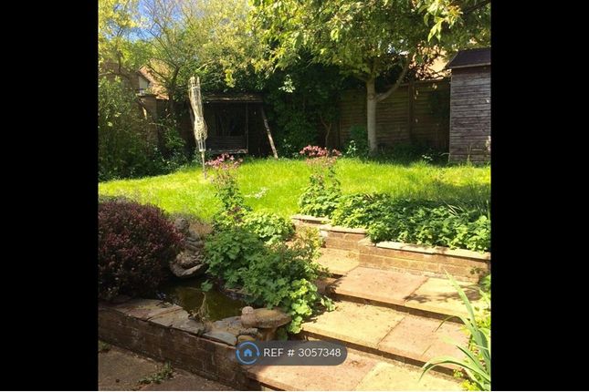 Busby Close, Mk Yw, Buckingham photo 5