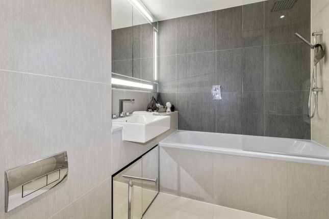Flat for sale in 1 Chaucer Gardens, London