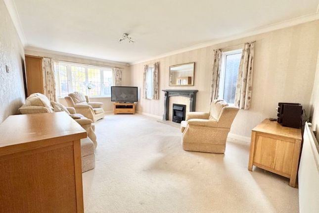 54, Carmen Crescent, Holton-Le-Clay photo 2