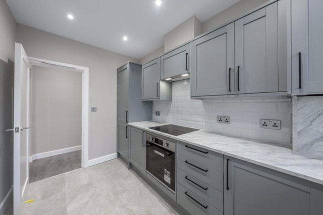 Flat 1, 32, The Hard, Hampshire photo 3