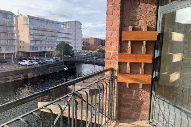 Flat to rent in North Quay, Liverpool