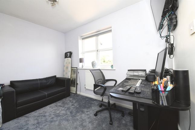 End terrace house for sale in Froden Brook, Billericay