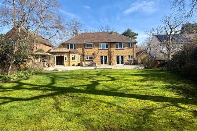 Crofton, Pine Avenue, CAMBERLEY photo 2