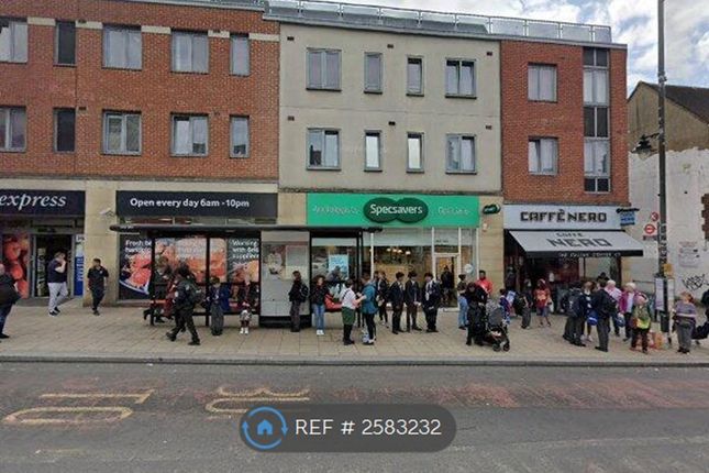Flat In Wallington High Street