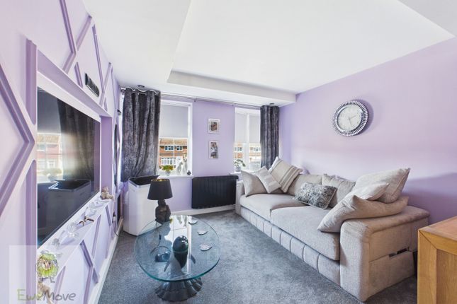 45 Wells Court, Strood, Rochester photo 3