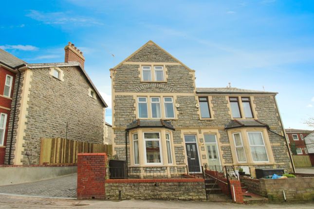 Thumbnail Town house for sale in Kingsland Crescent, Barry