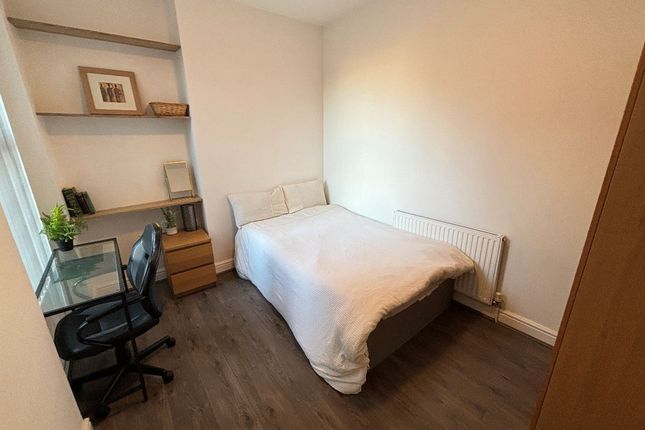 Room 1, 341A Aigburth Road, Liverpool photo 3