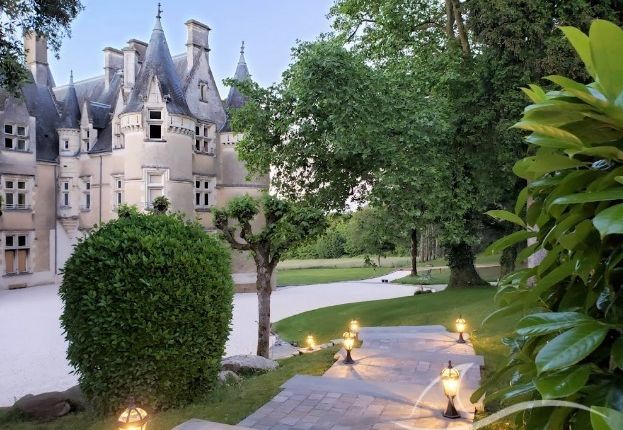 Property for sale in La Fleche, Pays De La Loire, 72200, France
