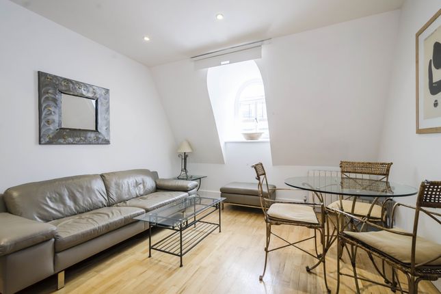 Flat to rent in Poppins Court, London