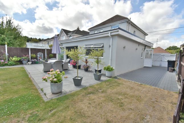 16, Clayford Avenue, Ferndown photo 3