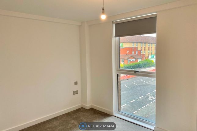 Flat to rent in Middlewood Plaza, Salford