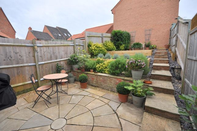 15, Rose Hill Way, Kettering photo 2