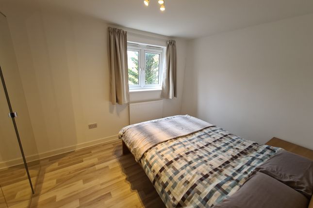 Town house to rent in St. Wilfrids Street, Hulme, Manchester.