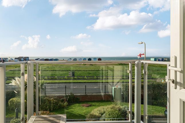 18 Dilkusha Court, Hayling Island photo 2