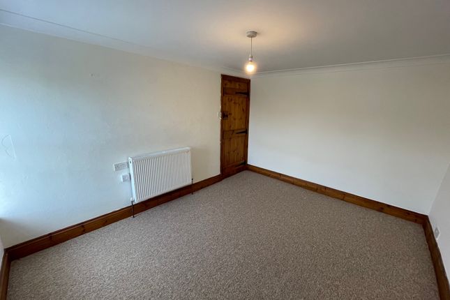 77, Redruth photo 5