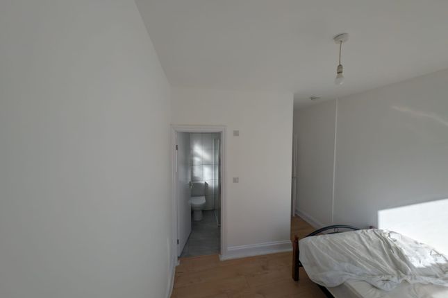 Ferndale Road, London photo 2