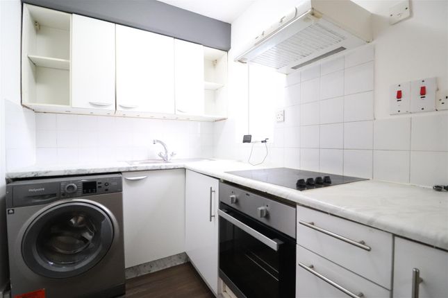 74, Harp Island Close, London photo 4
