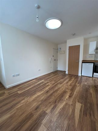 Thumbnail Flat to rent in The Glades Shopping Centre, High Street, Bromley